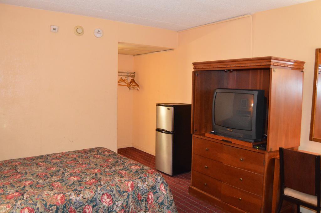 Travelers Inn South Brunswick Terrace ภายนอก รูปภาพ