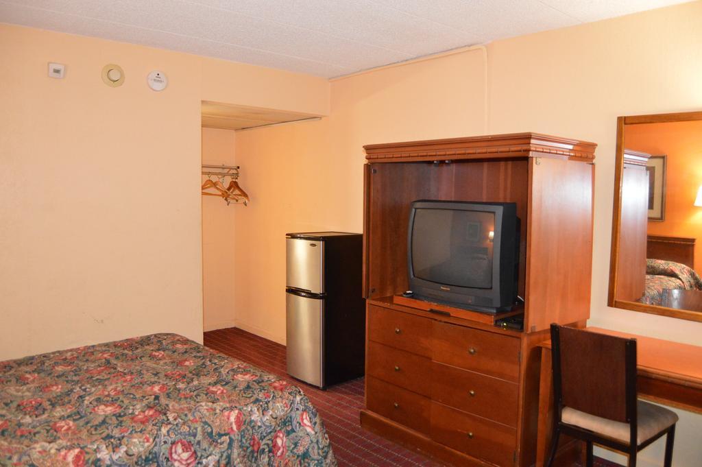 Travelers Inn South Brunswick Terrace ภายนอก รูปภาพ
