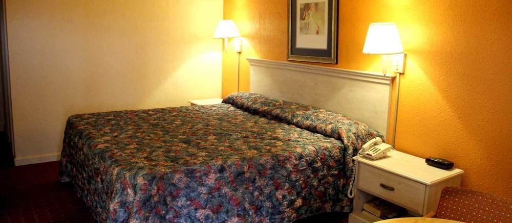 Travelers Inn South Brunswick Terrace ภายนอก รูปภาพ
