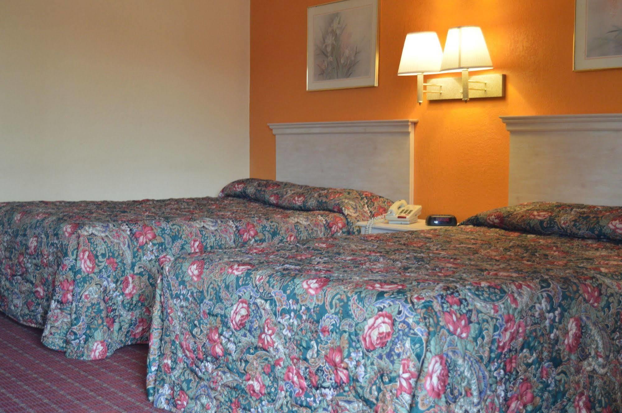 Travelers Inn South Brunswick Terrace ภายนอก รูปภาพ