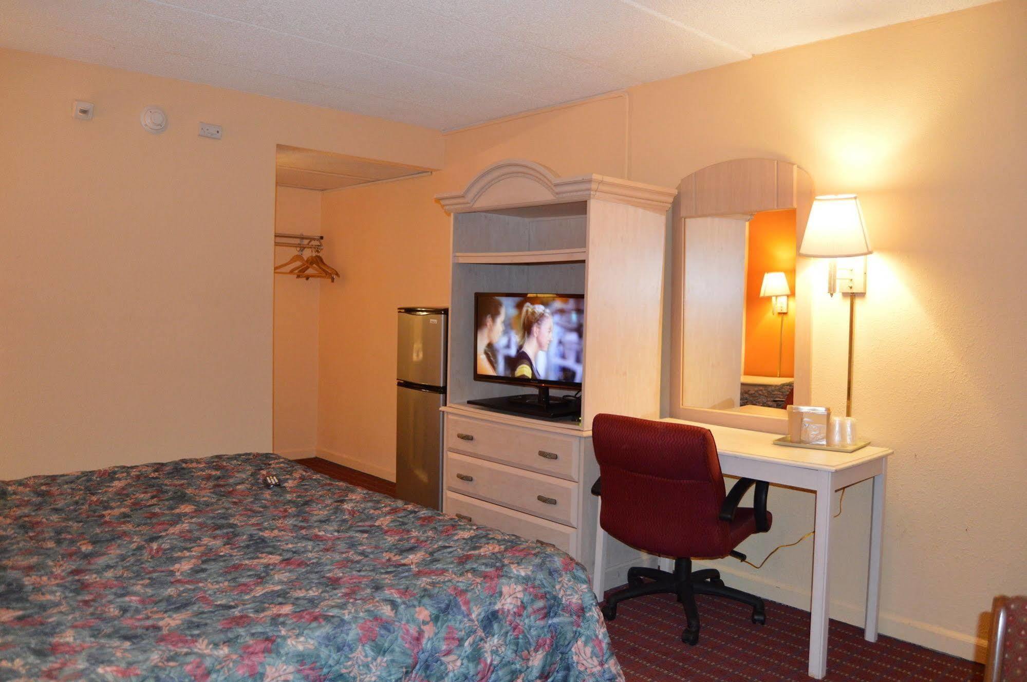 Travelers Inn South Brunswick Terrace ภายนอก รูปภาพ